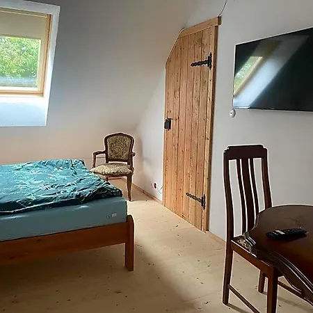 W Zabytkowej Stajni Nad Jeziorem Z Dostepem Do Parku I Sasiedztwem Xix Wiecznego Dworku Modrzewiowego Hotel *