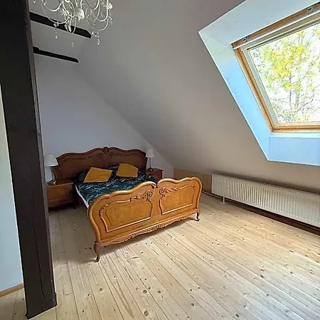 Hotel W Zabytkowej Stajni Nad Jeziorem Z Dostepem Do Parku I Sasiedztwem Xix Wiecznego Dworku Modrzewiowego Szteklin