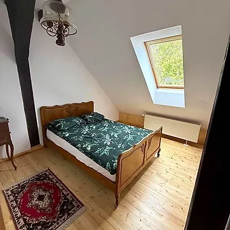W Zabytkowej Stajni Nad Jeziorem Z Dostepem Do Parku I Sasiedztwem Xix Wiecznego Dworku Modrzewiowego Hotel